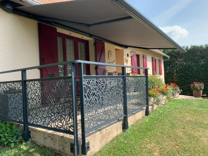 Projekty balkonów z balustradami - nowoczesne i klasyczne wzory 11