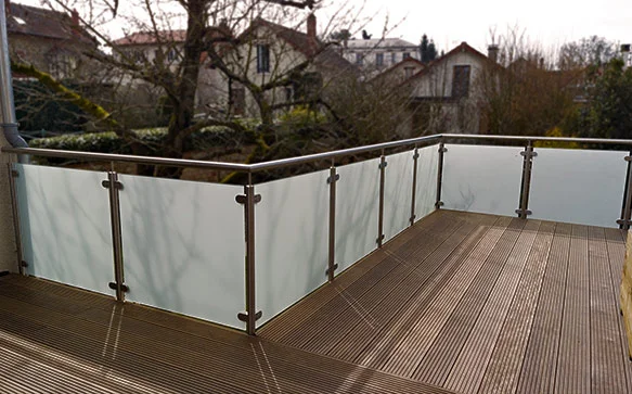 Projekty balkonów z balustradami - nowoczesne i klasyczne wzory 7