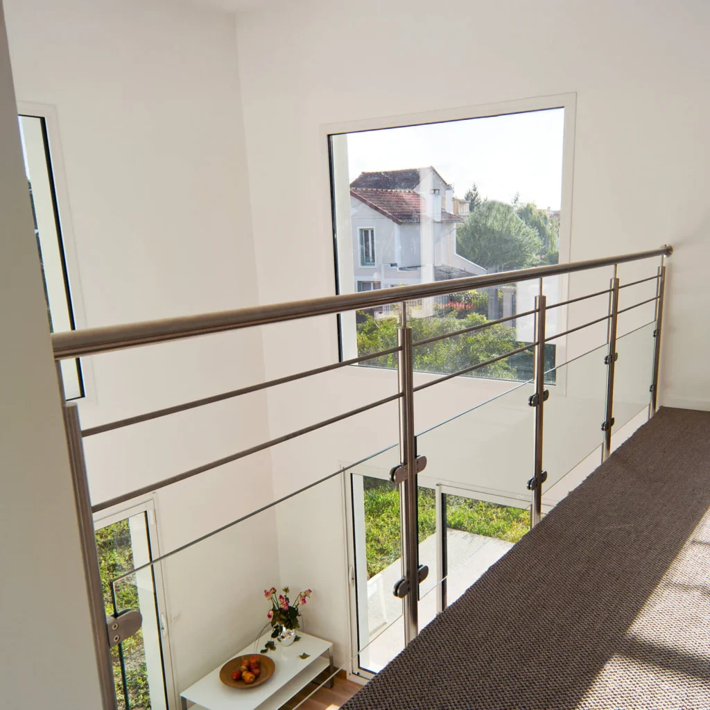 Projekty balkonów z balustradami - nowoczesne i klasyczne wzory 8