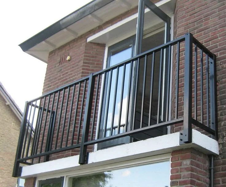 Projekty balkonów z balustradami - nowoczesne i klasyczne wzory 1