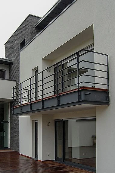 Projekty balkonów z balustradami - nowoczesne i klasyczne wzory 3